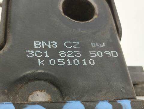 Foto 2ª: Cerradura Capot Volkswagen Passat ADVANCE BERLINA 140CV 103KW [BKP] (2005)