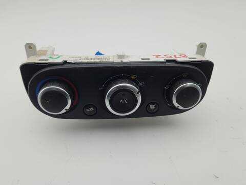 Foto 1ª: Mando Calefacción A. A. Renault Clio AUTHENTIQUE 75CV 55KW [K9K 612] (2015)