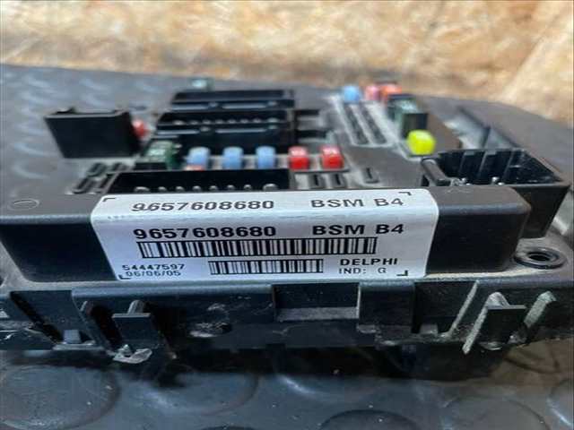 Foto 3ª: Caja Reles Fusibles Peugeot 206 CC 1 HDI FAP CAT 9HZ - DV6TED4) 109CV (2001)