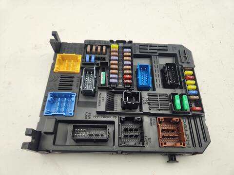 Foto 1ª: Caja Reles Fusibles DS 7 LOUVRE 179CV 132KW [AH01] (2018)