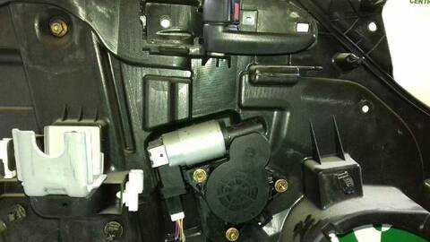Foto 2ª: Elevalunas Eléctrico Delantero Izquierdo Mazda 5 2.0 ACTIVE 110CV 81KW [RF] (2005)