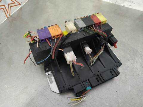 Foto 4ª: Caja Reles Fusibles Mercedes Clase S 220 400 CDI 220.028) BERLINA 250CV 184KW [OM628960] (2002)