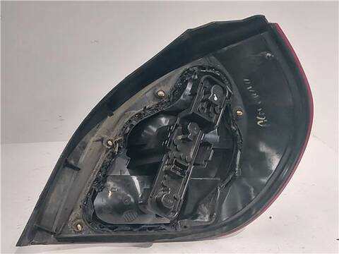 Foto 2ª: Piloto Trasero Izquierdo Nissan Almera 2.2 DCI 112CV 82KW [D-YD22] (2001)