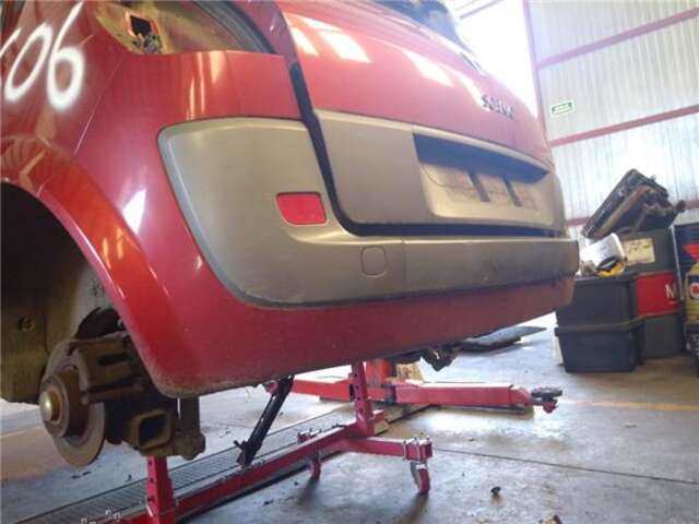 Foto 2ª: Paragolpes Trasero Renault Scenic 1.5 AUTHENTIQUE [1.5 LTR. - 78 KW DCI DIESEL] (JM)(2003-_) [K9K P7]