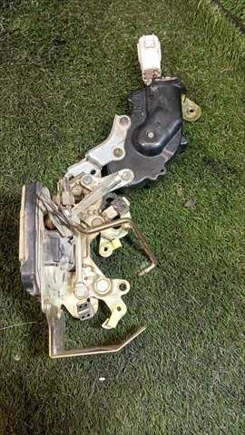 Foto 3ª: Cerradura Puerta Trasera Izquierda Toyota 4 Runner 3.0 T DIESEL (1993)