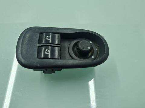 Foto 3ª: Botonera Elevalunas Renault Master L3H2 HKA 3 5T 125CV 92KW [M9TA6] (2010)