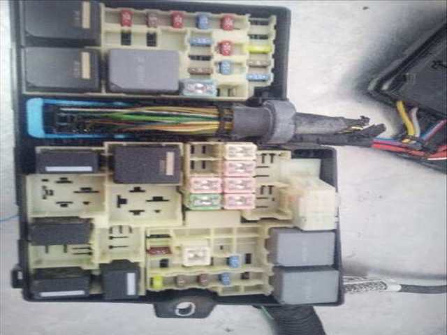 Foto 2ª: Caja Reles Fusibles Ford Focus TITANIUM 125CV 92KW [M1DA] (2012)