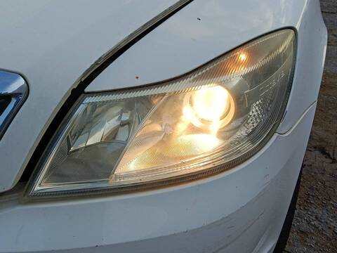 Faro Izquierdo Skoda Octavia CAY