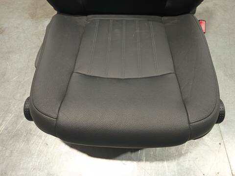 Foto 2ª: Asiento Delantero Derecho Mercedes Vito 126 639.601 639.603 639.605) 258CV 190KW FURGONETA [272978]