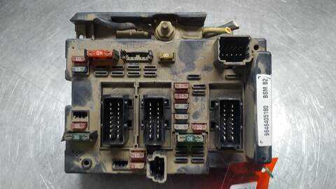 Foto 2ª: Caja Reles Fusibles Peugeot 307 XR 90CV 66KW [D-RHY] (2002)