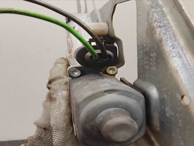Foto 2ª: Elevalunas Eléctrico Delantero Izquierdo Mercedes Sprinter 0.1 (2009)