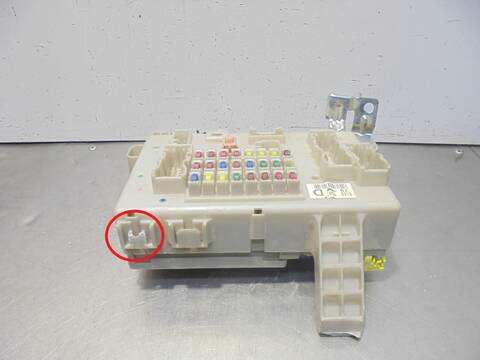 Foto 4ª: Caja Reles Fusibles Toyota Land Cruiser 3.0 TD 173CV 127KW [1KD] (2007)