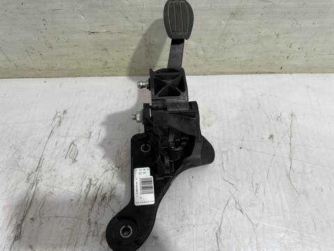Foto 2ª: Pedal Embrague Opel Corsa EDITION 101CV 74KW [F 12 XHL] (2019)