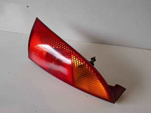 Foto 2ª: Piloto Trasero Derecho Ford Focus AMBIENTE 1 16V CAT 101CV (1998)