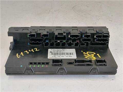 Foto 2ª: Caja Reles Fusibles Mercedes Clase C 160 2.2 200 CDI 203.004) BERLINA 116CV 85KW [OM 611.962] (2002)