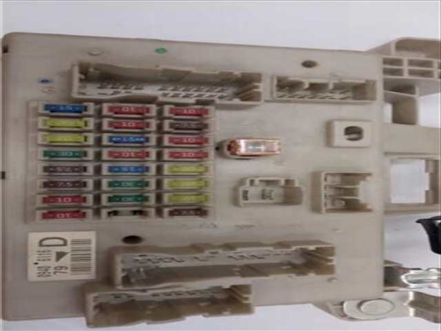 Foto 2ª: Caja Reles Fusibles Toyota Land Cruiser 3.0 D-4D GX [3 0 LTR. - 122 KW TD] 166CV