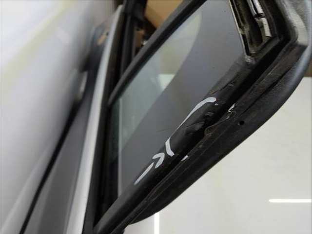 Foto 3ª: Puerta Trasera Izquierda Infiniti Q30 211 CV 155KW [M270.920 270.920] (2017)