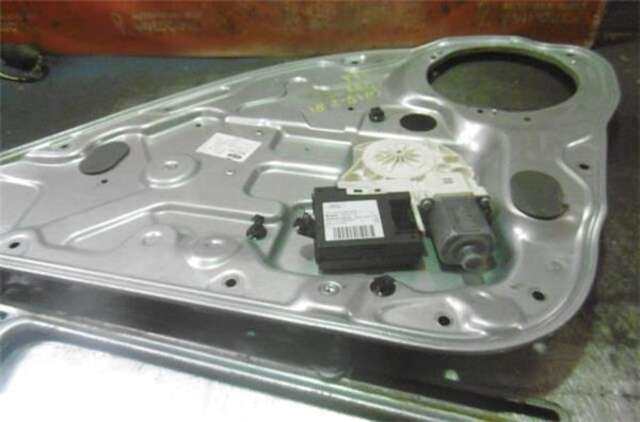 Foto 2ª: Elevalunas Eléctrico Trasero Derecho Ford Focus 2.0 TDCI [G6DD]