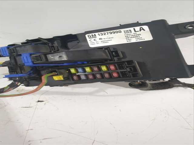 Foto 3ª: Caja Reles Fusibles Opel Corsa 1.3 CDTI L08 L68) 75CV 55KW [A 13 DTC,Z 13 DTJ] (2008)