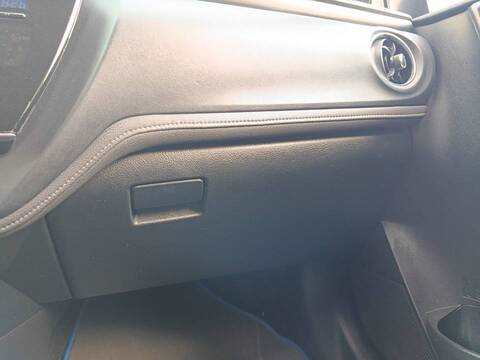 Guantera Toyota Auris 2ZR