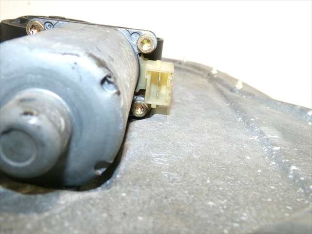 Foto 4ª: Elevalunas Eléctrico Delantero Izquierdo Volvo V70 2.4 G RANCHERA, 1997-2000 [B5254T] (1998)