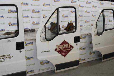 Foto 3ª: Puerta Delantera Izquierda Citroen Jumper 31 CH 2.8 HDI NTZ. 1400 [814043S] (2002)