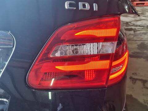Foto 3ª: Piloto Portón Derecho Mercedes Clase B 150 B 180 CDI BE 246.200) 109CV 80KW [651901] (2013)