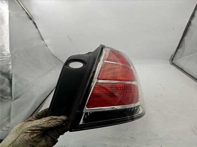 Foto 3ª: Piloto Trasero Derecho Opel Zafira 1.9 ENJOY [1.9 LTR. - 88 KW CDTI] [Z 19 DT / LPM]