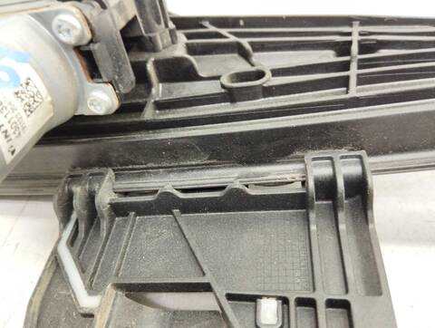 Foto 3ª: Elevalunas Manual Trasero Derecho Opel Corsa EDITION 101CV 74KW [HN05] (2020)
