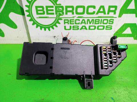 Foto 3ª: Caja Reles Fusibles Opel Vectra GTS 125CV [Y22DTR] (2002)