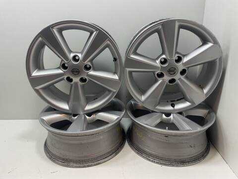 Juego LLantas Nissan Qashqai MR20