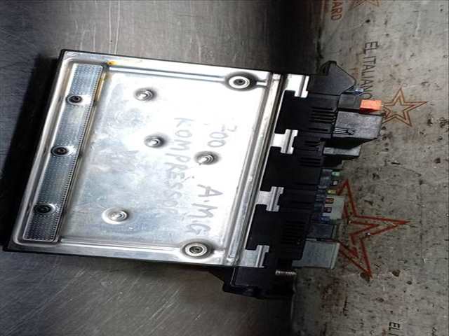 Foto 4ª: Caja Reles Fusibles Mercedes Clase E 180 E 55 AMG KOMPRESSOR 211.076) 476CV 350KW [M 113.990] (2004)