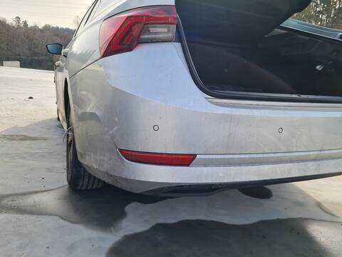 Foto 3ª: Paragolpes Trasero Skoda Octavia AMBITION 116CV 85KW [DTRD] (2022)