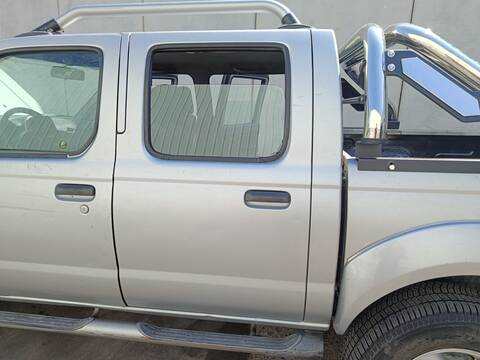 Foto 1ª: Puerta Trasera Izquierda Nissan Navara D PICKUP D22) YD25DDTI (2004)