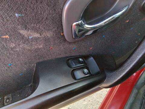 Foto 4ª: Botonera Elevalunas Hyundai Atos 1.0 CAT 58CV 43KW [G4HCE] (2001)