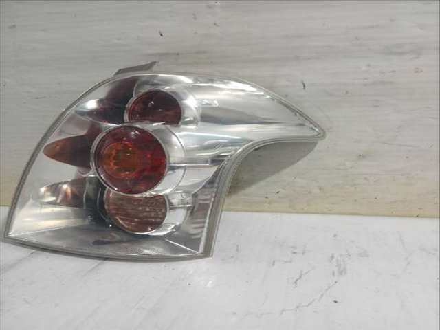 Foto 2ª: Piloto Trasero Derecho Toyota Corolla 2.2 D-4D AUR10_) 177CV [2AD-FHV] (2004)