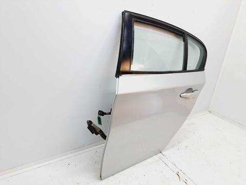 Foto 2ª: Puerta Trasera Izquierda Bmw Serie 1 114 118D BERLINA 143CV 105KW [N47D20A] (2008)