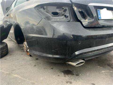 Foto 1ª: Paragolpes Trasero Mercedes Clase E 180 E 220 170CV [OM 651.911] (2011)