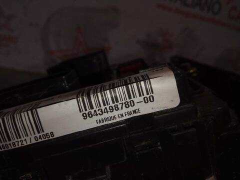 Foto 3ª: Caja Reles Fusibles Citroen C3 1.4 HDI SX 68CV 50KW [8HXDV4TD] (2004)