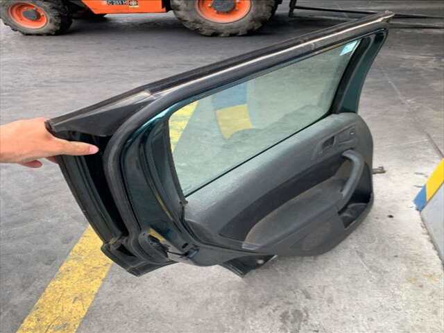Foto 2ª: Puerta Trasera Izquierda Skoda Yeti 1.2 TSI 105CV 0CV [CBZB] (2010)