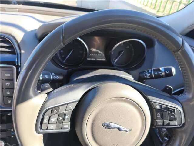 Foto 3ª: Volante Jaguar XE 2.0 PORTFOLIO [2.0 LTR. - 132 KW DIESEL CAT] [204DTD(AJ20D4)]