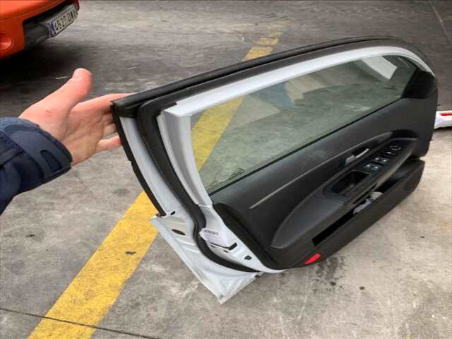 Foto 2ª: Puerta Delantera Izquierda Kia Ceed 1.6 CRDI 128CV 94KW D4FB ED) (2011)