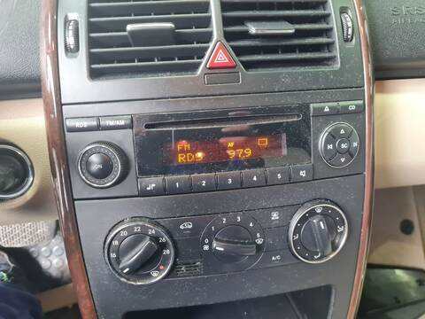 Foto 1ª: Sistema Audio Radio CD Mercedes Clase A 140 A 180 CDI 169.007) 109CV 80KW [640940] (2005)