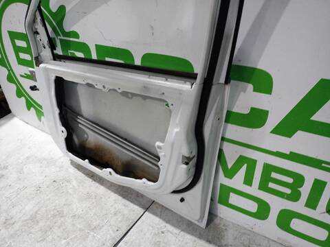 Foto 3ª: Puerta Delantera Derecha Ford Fiesta AMBIENTE 68CV (2001)