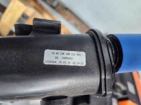 Foto 4ª: Deposito AdBlue Volkswagen Passat R-LINE 4 MOTION 193CV [DXNB] (2024)