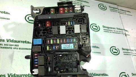 Foto 2ª: Caja Reles Fusibles Hyundai i30 TREND 99CV 73KW [G4FA] (2012)