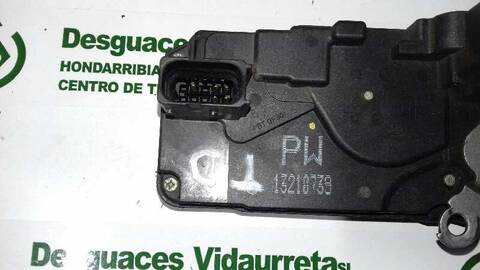 Foto 3ª: Cerradura Puerta Trasera Derecha Opel Zafira 1.9 16V CDTI CAT Z 19 DTH - LRD) 150CV 110KW [Z19DTH] (2006)