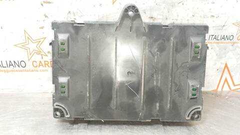 Foto 2ª: Caja Reles Fusibles Peugeot 407 SPORT 136CV 100KW [RHR] (2006)