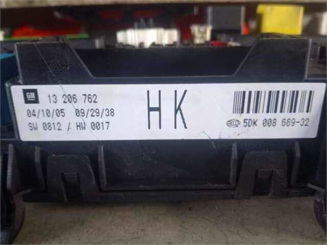 Foto 3ª: Caja Reles Fusibles Opel Astra 1.9 CDTI [Z 19 DT]