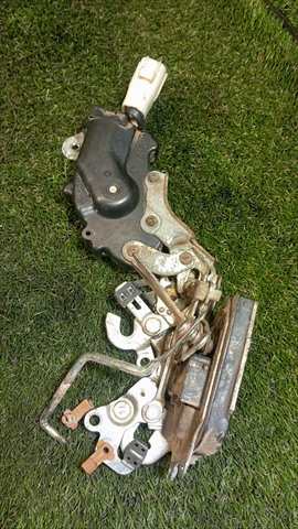 Foto 2ª: Cerradura Puerta Trasera Derecha Toyota 4 Runner 3.0 T DIESEL (1993)